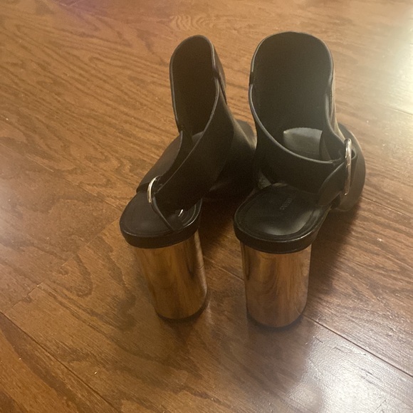 Banana Republic like new stack heels, Size 8 1/2 - Picture 2 of 4